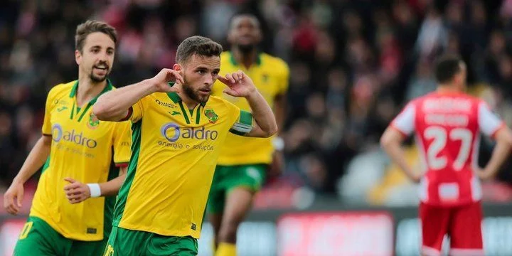 Пасуш де Феррейра - Фамаликан Пасуш де Феррейра - Фамаликан