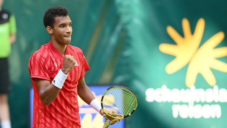 Душан Лайович - Феликс Оже-Альяссим