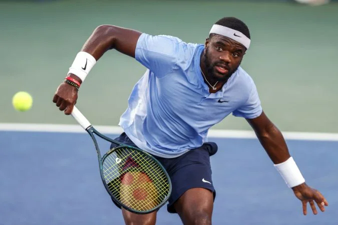 Фрэнсис Тиафо - Кристофер Юбэнкс