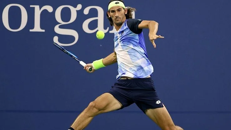 Рейли Опелка - Ллойд Харрис