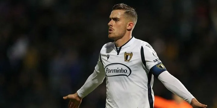 Фамаликан - Витория Гимарайнш Фамаликан - Витория Гимарайнш