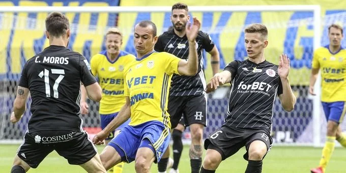 ГКС-Ястшембе - Арка ГКС-Ястшембе - Арка