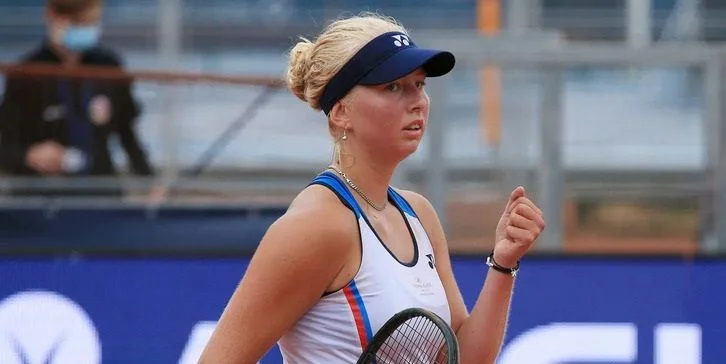 Чжэн Сайсай - Клара Таусон