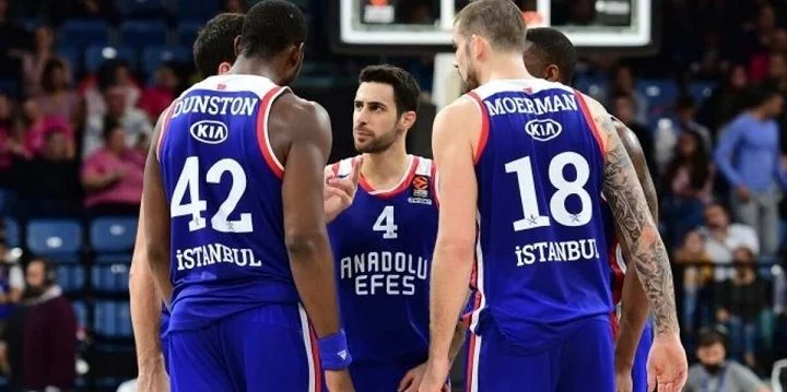 Анадолу Эфес - Зенит