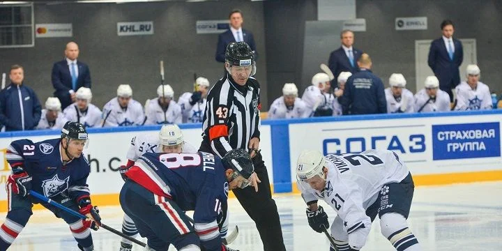 Нефтехимик - Адмирал