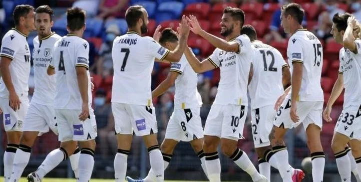 Макартур - Веллингтон Феникс