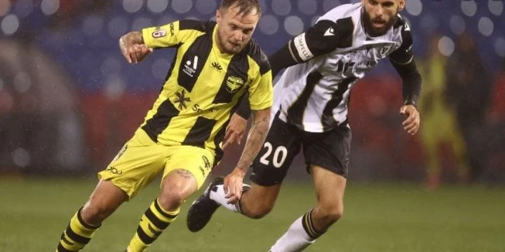 Веллингтон Феникс - Централ Кост Маринерс