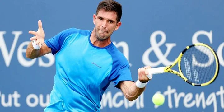 Михаил Перволаракис - Федерико Дельбонис