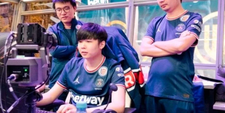 PSG.LGD - Royal Never Give Up PSG.LGD - Royal Never Give Up