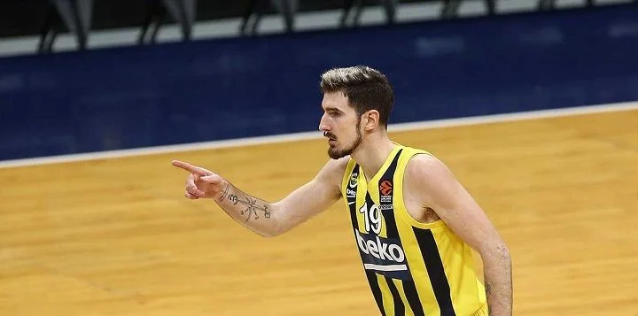 Анадолу Эфес - Фенербахче Анадолу Эфес - Фенербахче