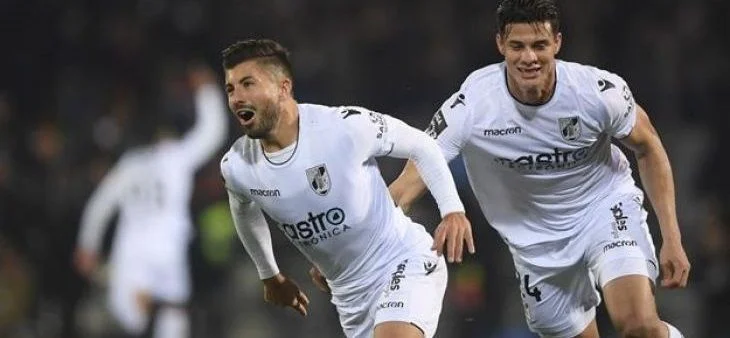 Витория Гимарайнш - Арока