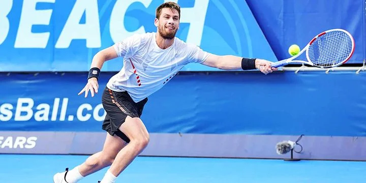 Кэмерон Норри - Джон Изнер