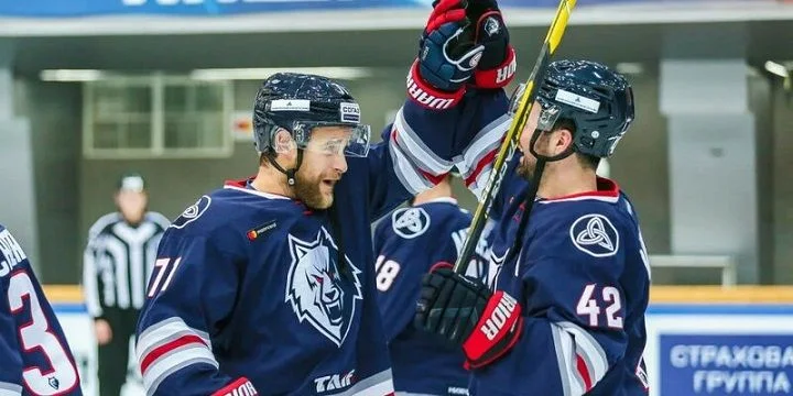 Нефтехимик - Трактор