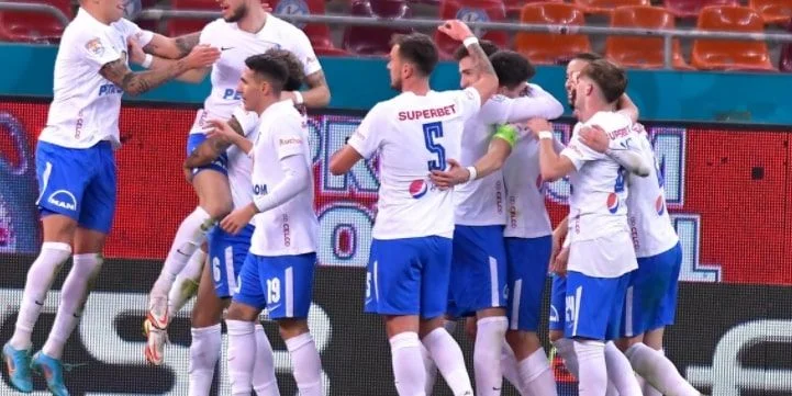 Университатя - Фарул