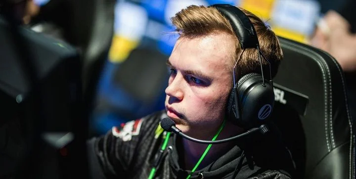 Ninjas in Pyjamas - Fnatic Ninjas in Pyjamas - Fnatic