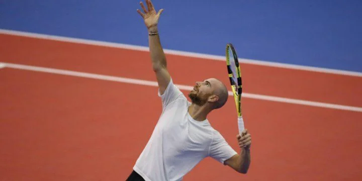 Адриан Маннарино - Брендон Накашима