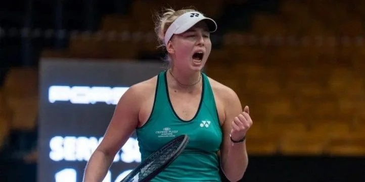 Чжан Шуай - Клара Таусон