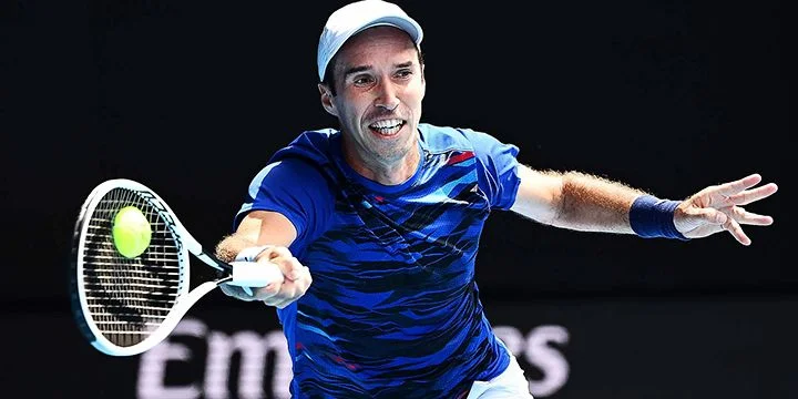 Михаил Кукушкин - Ботик Ван де Зандшульп Михаил Кукушкин - Ботик Ван де Зандшульп