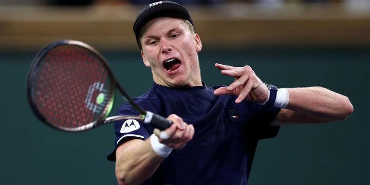 Николоз Басилашвили - Дженсон Бруксби