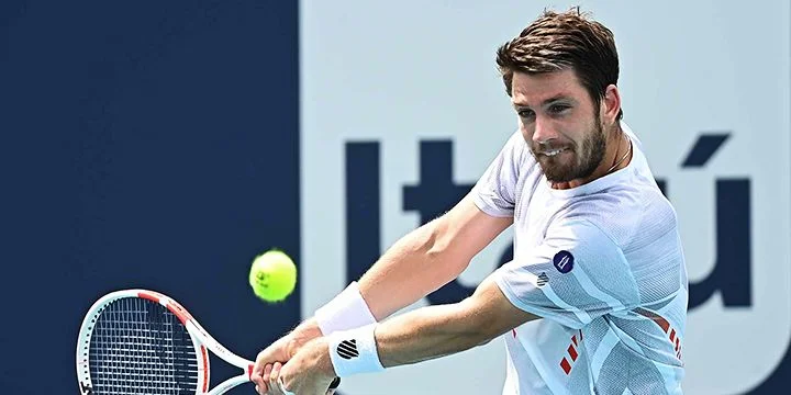 Уго Гастон - Кэмерон Норри