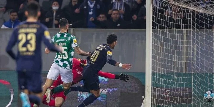 Морейренсе - Витория Гимарайнш