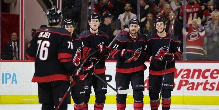 Каролина - Виннипег Джетс