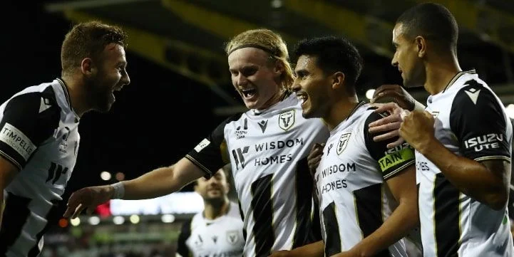 Макартур - Мельбурн Виктори Макартур - Мельбурн Виктори