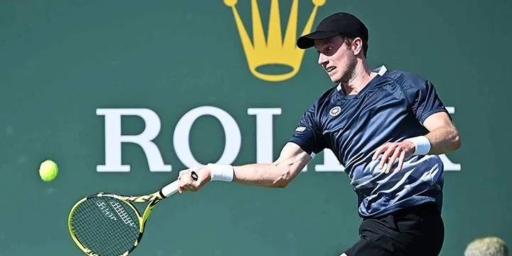 Ботик Ван де Зандшульп - Брендон Накашима Ботик Ван де Зандшульп - Брендон Накашима