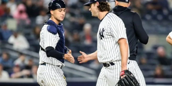 Канзас-Сити Poялc - Нью-Йорк Янкис Канзас-Сити Poялc - Нью-Йорк Янкис