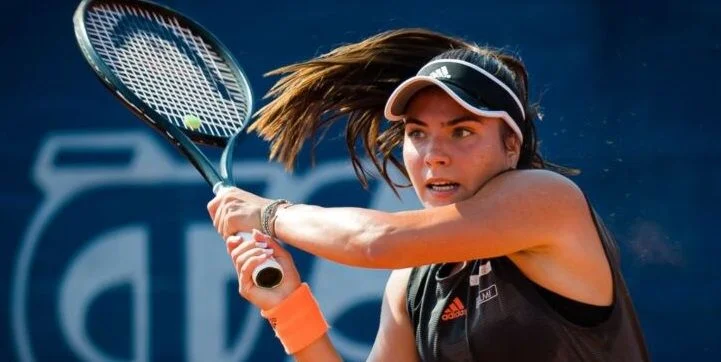 Елена Габриэла Рузе - Лорен Дэвис