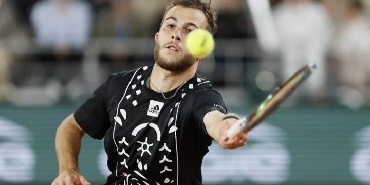 Дженсон Бруксби - Уго Гастон