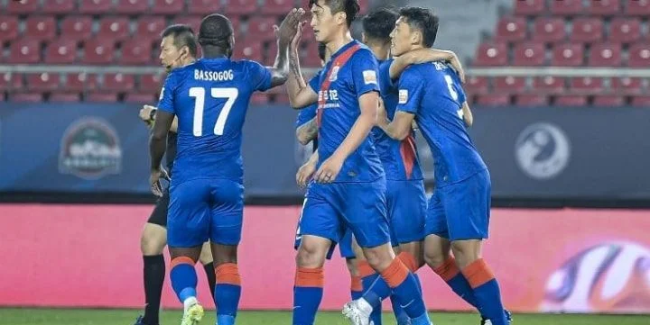 Шанхай Шэньхуа - Ухань Три Таунс