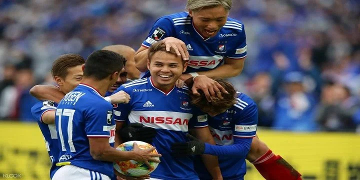 Йокогама Маринос - Хиросима