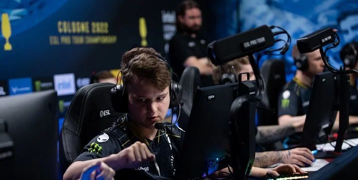 Movistar Riders - Team Liquid