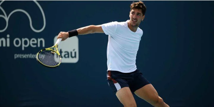 Танаси Коккинакис - Стив Джонсон