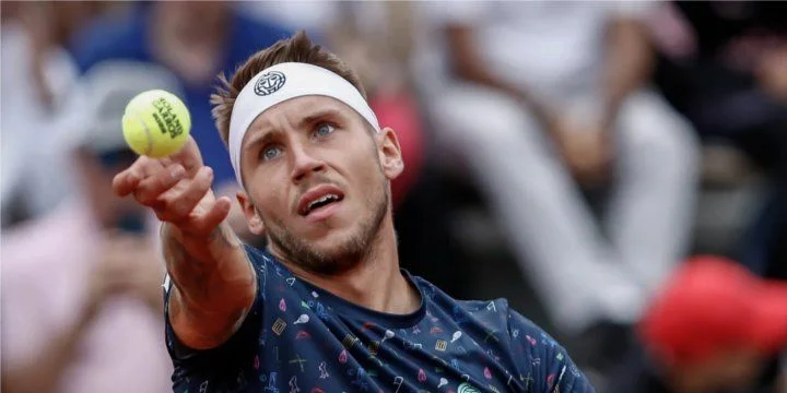 Алекс Молчан - Маккензи Макдональд