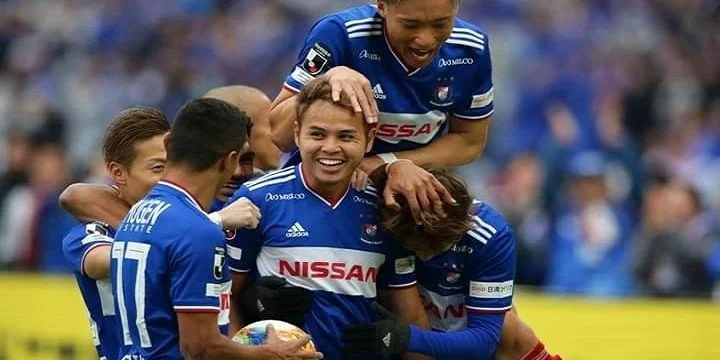 Йокогама Маринос - Хиросима