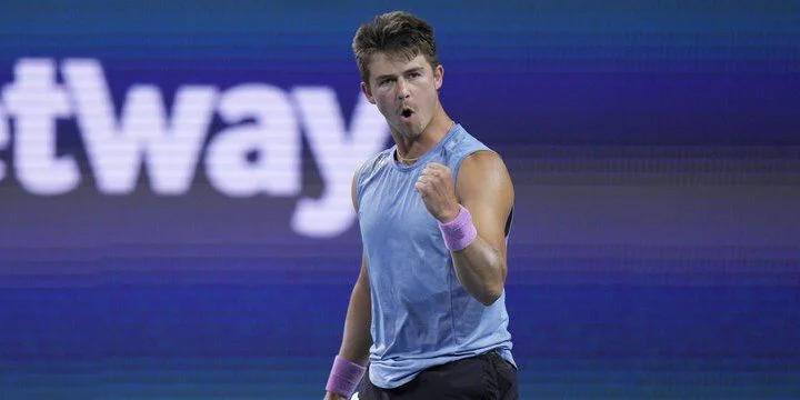 Джефф Вольф - Роберто Баутиста