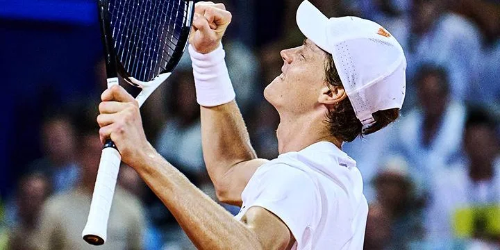 Кристофер Юбэнкс - Янник Синнер