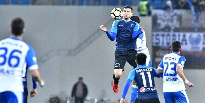 Университатя - Фарул