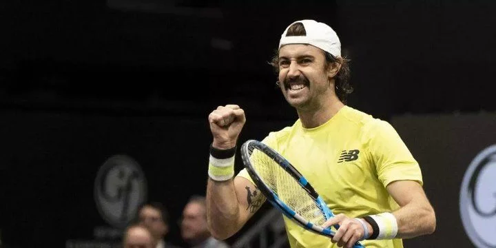 Майкл Ммо - Джордан Томпсон