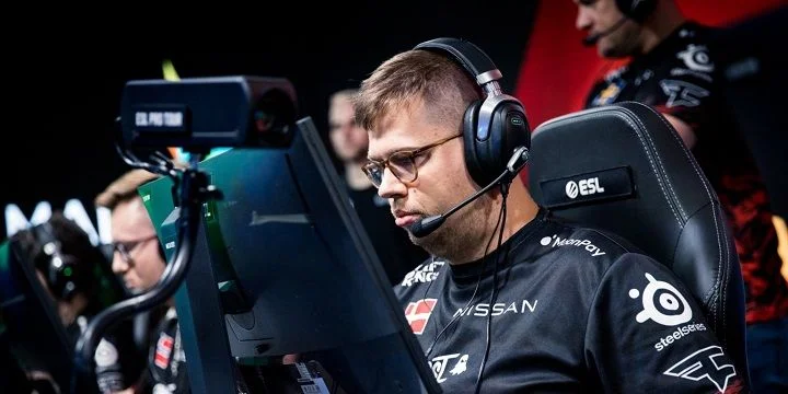 Cloud 9 - FaZe Clan Cloud 9 - FaZe Clan