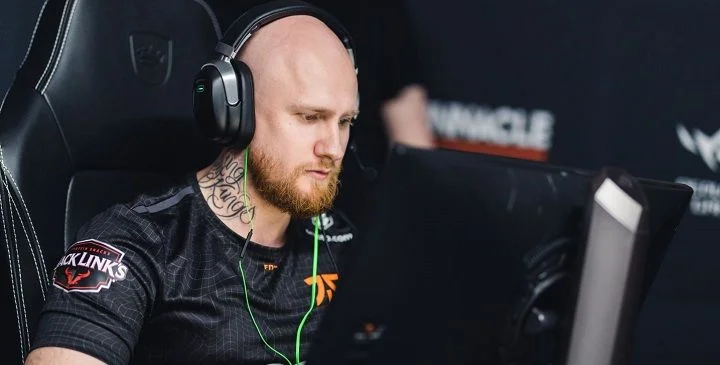 Aurora Гейминг - Fnatic Aurora Гейминг - Fnatic