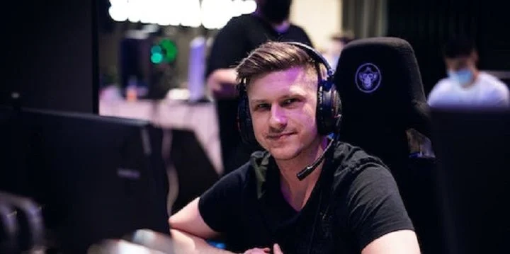 TRICKED eSport - 9INE TRICKED eSport - 9INE
