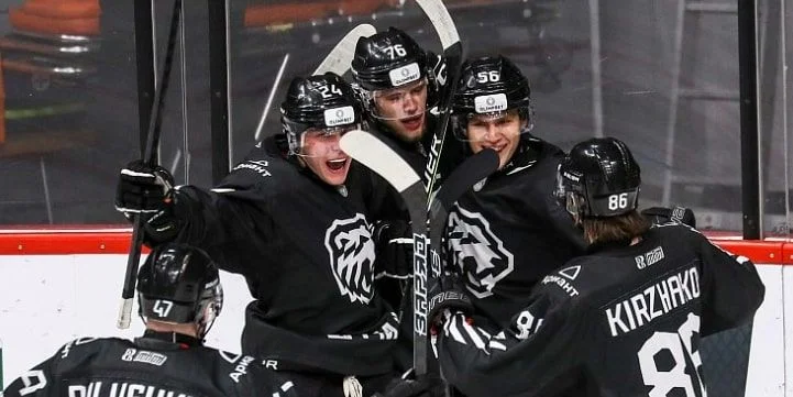 Белые Медведи - Молот