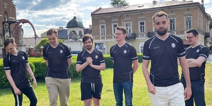 Royal Never Give Up - Entity Gaming Royal Never Give Up - Entity Gaming