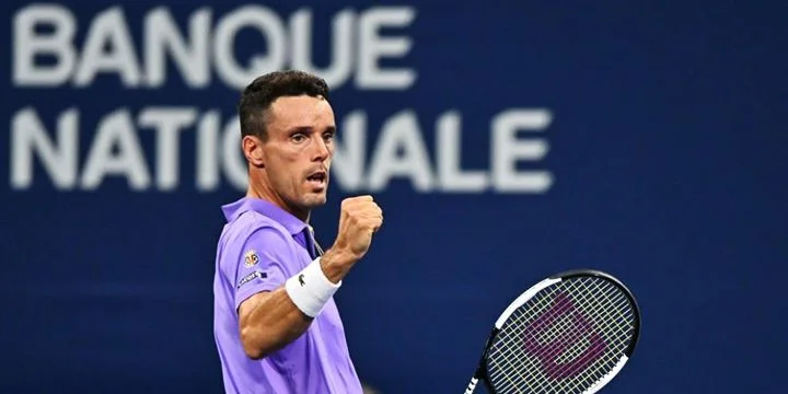 Роберто Баутиста - Ласло Дьере