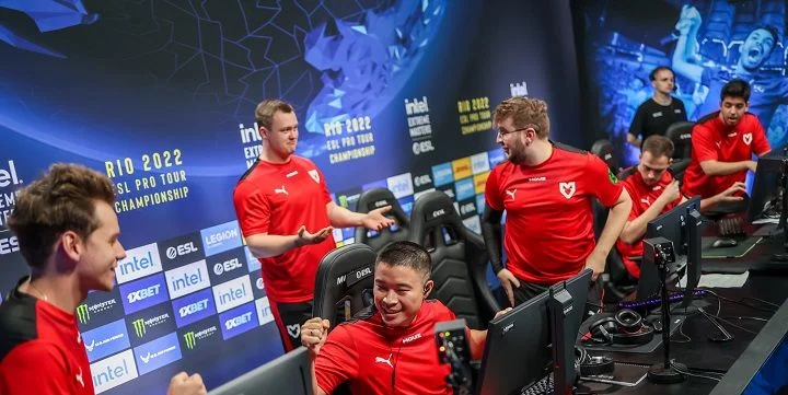 MOUZ - Team Vitality MOUZ - Team Vitality
