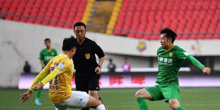 Бэйцзин Гоань - Ухань Три Таунс