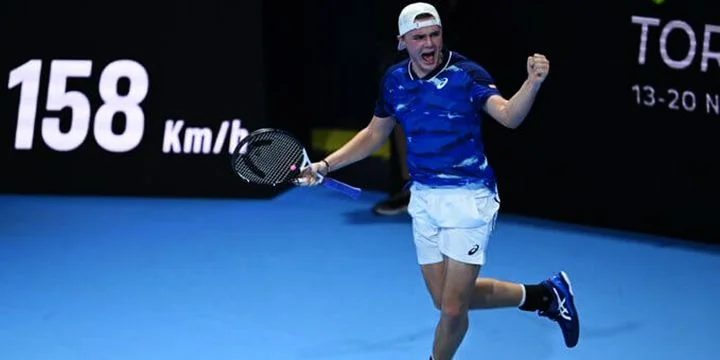 Чун Син Цен - Доминик Штрикер